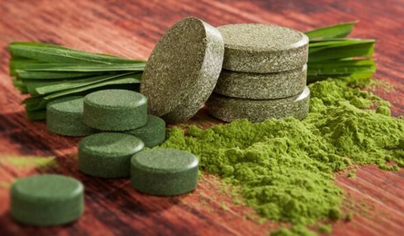 La espirulina es beneficiosa para los hombres debido a su alto contenido en aminoácidos.