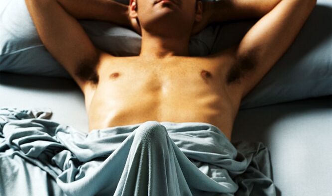 hombre con pene agrandado